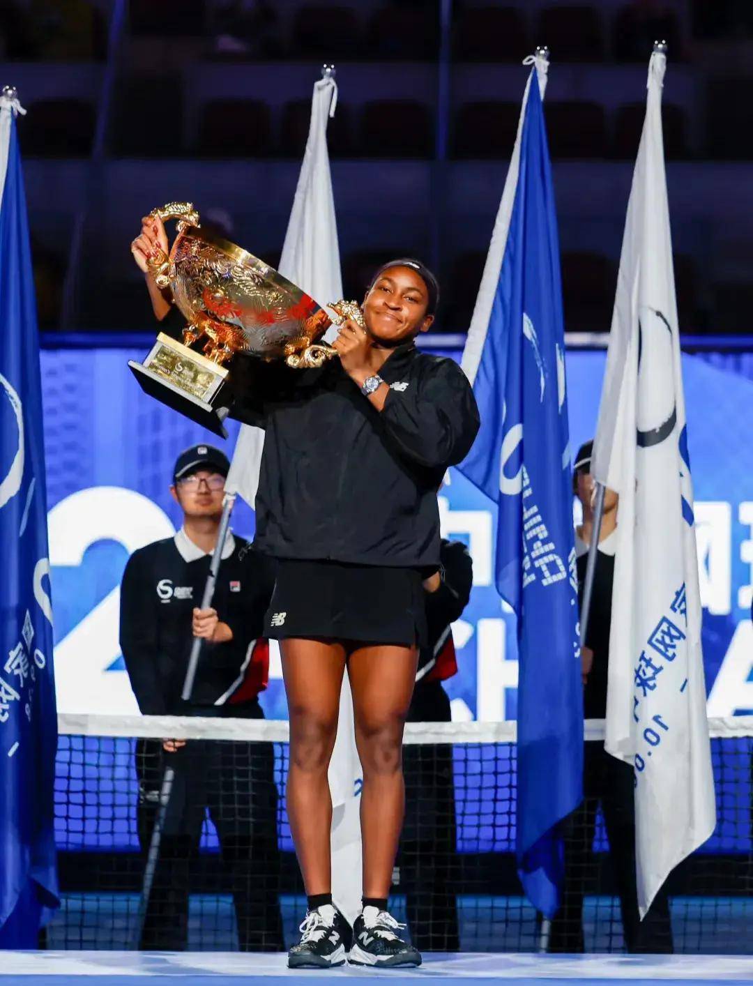 出高昂代价 出高昂代价